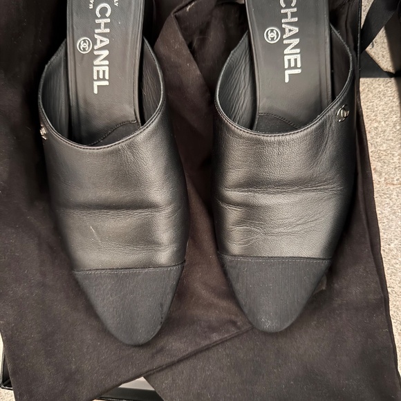 AUTHENTIC Chanel 2018 Interlocking CC Logo Mules Women's Size: 7 | IT 37 - Picture 5 of 16